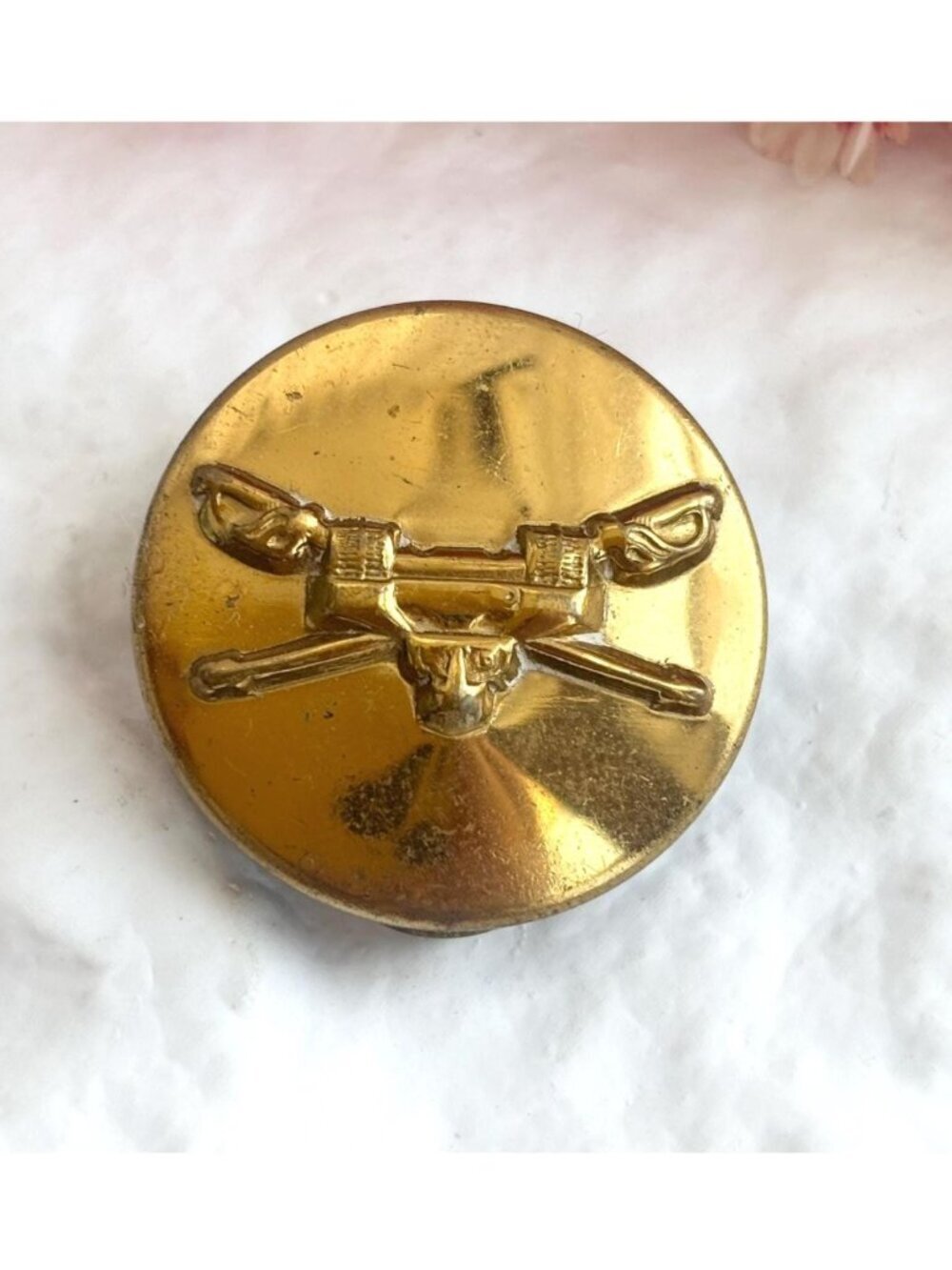 U.S. Army WWII Infantry Enlisted M26 Tank on Crossed Cavalry Sabers Gold T Pin